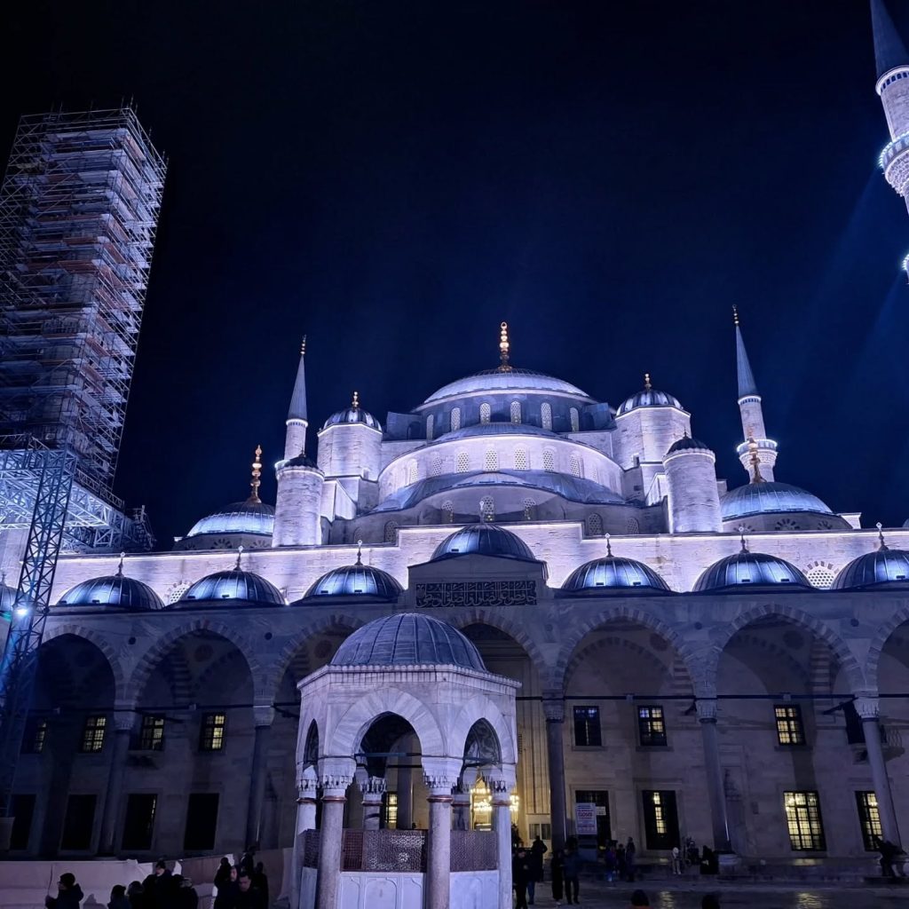 Booking Umrah with Istanbul Holiday Package