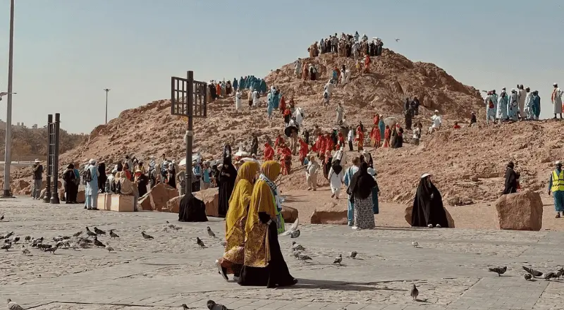 Discover the Sacred Makkah Mountains History, Trails, and Spiritual Secrets